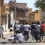 In Sicilia emergenza clandestini: a Portopalo è guerriglia in strada, e Crocetta pensa ai gay (VIDEO)