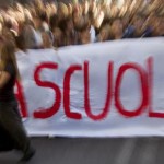 Il figlio in corteo contro il governo