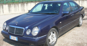 MERCEDES-CLASSE-E-250-BLU-750x400