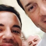 Renzi a Belpasso: selfie col farmacista che comprò 111 tessere del Pd
