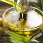 Olio d’oliva senza scadenza, così il Parlamento favorisce i produttori (e prepara il TTIP)