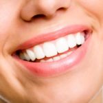 Denti più bianchi? I rimedi naturali fai da te