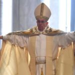 Rivoluzione nella Chiesa: Il Papa apre al perdono per chi procura l’aborto