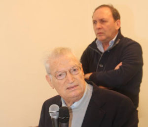 L'ex on. Nino Lombardo annuncia la sua candidatura a sindaco durante l'incontro pubblico sulla privatizzazione dei Cimiteri organizzata da Nino Naso