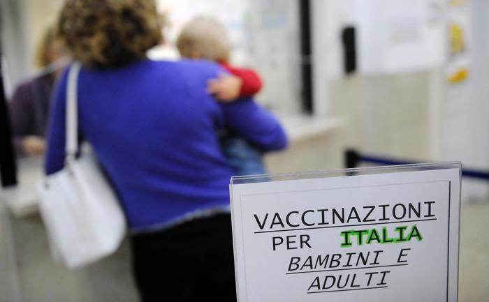 MATTARELLA, NO ALL'ANTI-SCIENZA SI' AI VACCINI