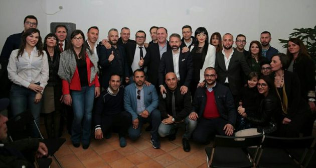 Una foto di gruppo durante l'incontro di ieri pomeriggio nel comitato elettorale di "Paternò On" in via Emanuele Bellia".