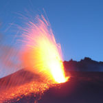 L’Etna esplode. Dieci feriti