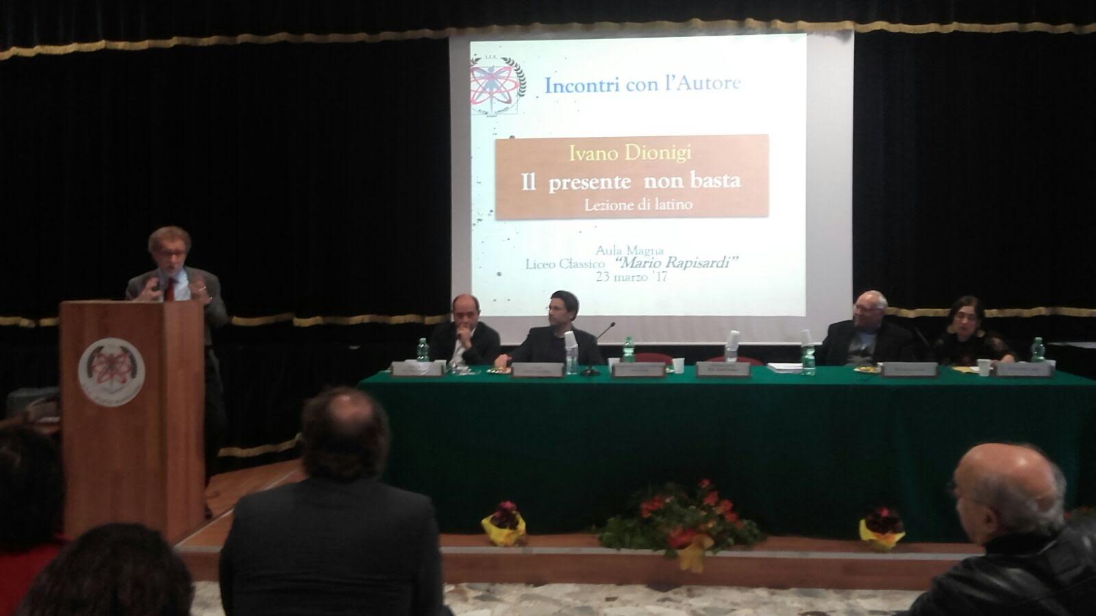 Un momento della conferenza di ieri mattina con Ivano Dionigi