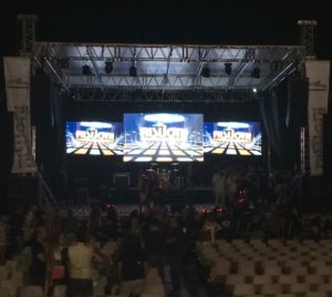 Il palco di "Risuoni 2017" prima dell'inizio della finalissima di domenica 23 luglio 2017.