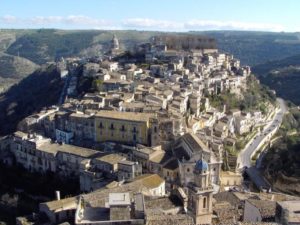 Panorama aereo di una parte di Ragusa, in Sicilia