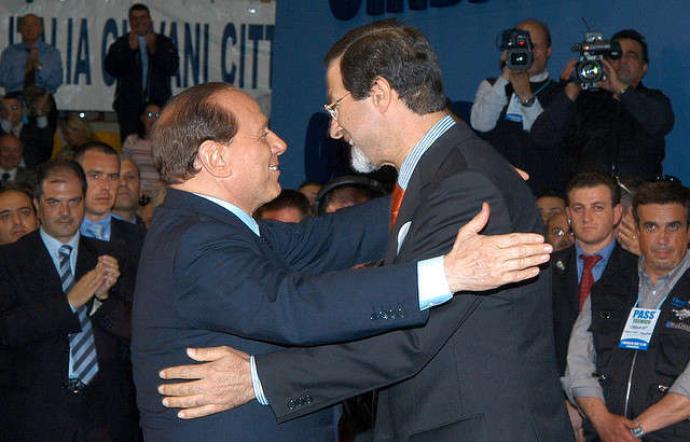Silvio Berlusconi abbraccia Nello Musumeci