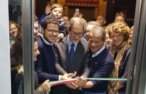 Il taglio del nastro tricolore inaugurale di Gaetano Galvagno, Nello Musumeci e Nino Strano.