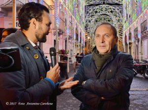 Il sindaco di Paternò Nino Naso intervistato da Salvo Spampinato al termine della presentazione delle nuove luminarie di giorno 1 dicembre. (Foto: Antonino Carobene)