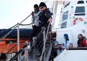 L'immagine postata dalla ong Proactiva Open Arms sul suo profilo Instagram in relazione allo sbarco di 91 migranti a Pozzallo, il 12 marzo 2018. Tra loro c'era anche un giovane di 22 anni, morto il giorno successivo per la malnutrizione che da mesi ha contribuito a peggiorare il suo già precario quadro clinico. +++ ATTENZIONE LA FOTO NON PUO' ESSERE PUBBLICATA O RIPRODOTTA SENZA L'AUTORIZZAZIONE DELLA FONTE DI ORIGINE CUI SI RINVIA +++