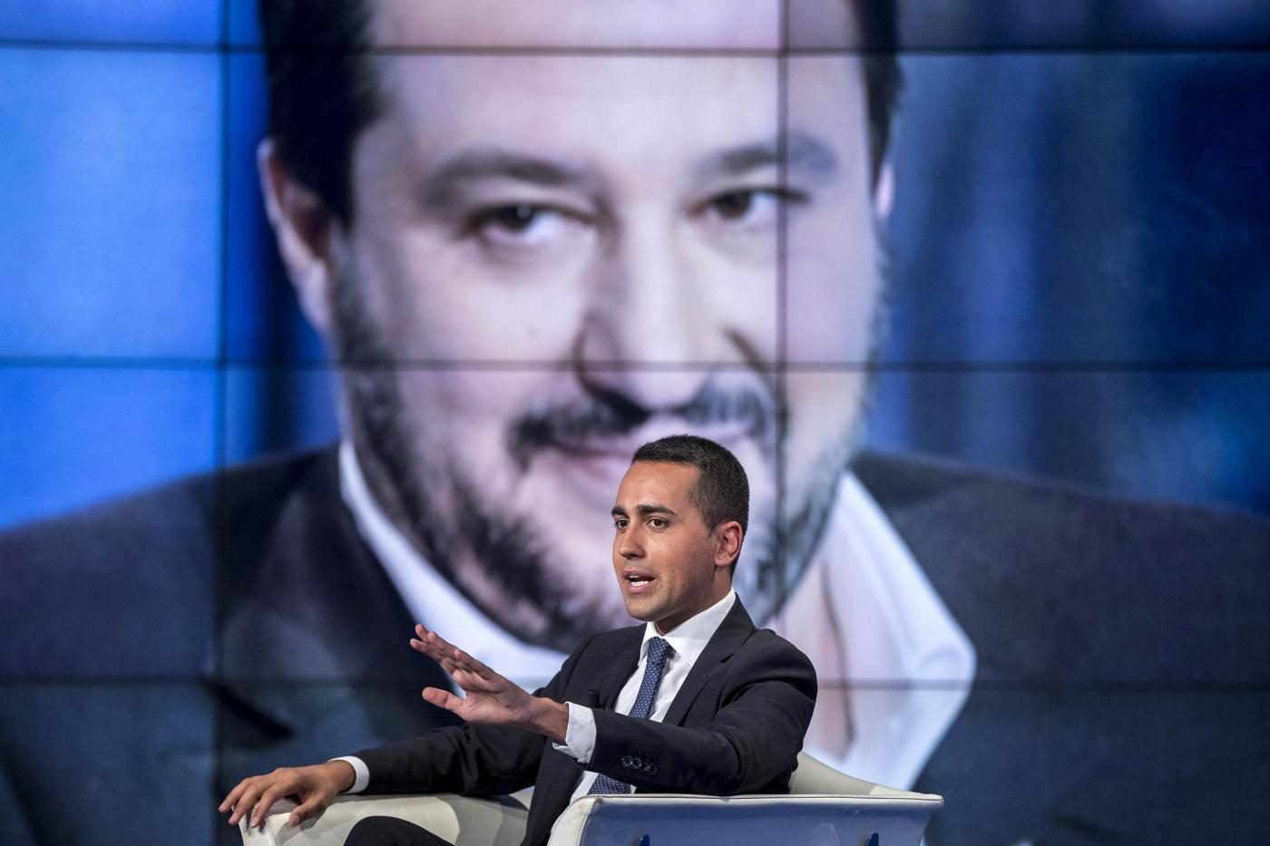 Luigi Di Maio. Sullo sfondo Matteo Salvini