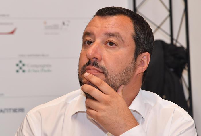 Il leader della Lega Matteo Salvini durante la conferenza stampa a margine della visita a Euroflora ai parchi di Nervi, Genova, 2 maggio 2018. ANSA/LUCA ZENNARO