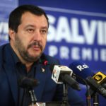 Salvini non molla: “Basta a genitore 1 e 2. Ripristinati madre e padre”