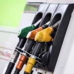 Benzina, sale il prezzo per i ponti delle ferie: fino a 2 euro al litro