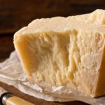 Parmigiano, dalla politica ai produttori: si allarga la protesta