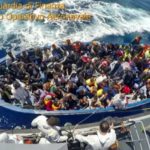 Migranti, trenta si buttano in mare da un barcone: quattro annegati