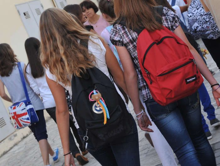 Scuola studenti giovani ragazzi minori adolescenza adolescenti