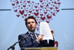 2018-09-14T170705Z_123125263_RC191E3D3990_RTRMADP_3_ITALY-MOTORWAY-COLLAPSE-COMMEMORATION-0009-kqZH-U3030172676021gAG-512x350@Corriere-Web-Sezioni