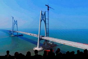 Hong Kong: Xi Jinping inaugura il ponte più lungo del mondo