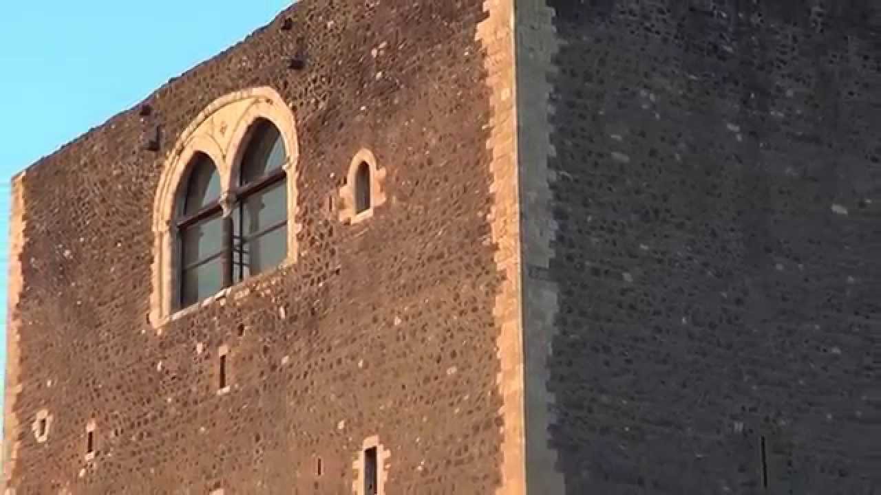 Il Castello Normanno di Paternò che sovrasta la città.