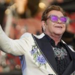 Elton John interrompe concerto a Auckland: “Ho la polmonite”