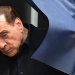 Migliorano le condizioni di Berlusconi: ipotesi dimissioni tra domani e martedì