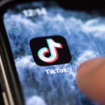 Cala Facebook, crescono TikTok e Onlyfans. Le tendenze degli adolescenti