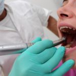 L’era Covid spegne il sorriso, boom di problemi dentali