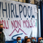 Whirlpool conferma la chiusura a Napoli, notte in fabbrica per gli operai