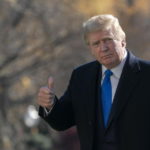 Usa, Trump ratifica il piano d’aiuti anti-Covid