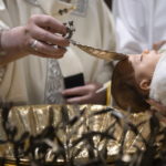 Covid. Il Papa non celebrerà battesimi domenica 10 gennaio