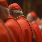 Pesa crisi in Vaticano: il Papa taglia stipendi ai cardinali