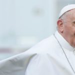Papa Francesco operato al colon. Ha reagito bene all’intervento chirurgico