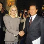 Raffaella Carrà. Quando Berlusconi la corteggiò con un camion di azalee