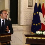 Macron: “Parliamo con talebani per operazioni umanitarie”