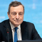 Draghi in Parlamento: “Natale più sicuri, fate terza dose prima possibile”