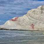 Sicilia. Scala dei Turchi imbrattata, identificati 2 autori dell’atto