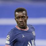 Il calciatore Idrissa Gana Gueye campione di anticonformismo