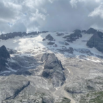Tragedia sulle Alpi, crollo Marmolada. Elicottero e droni per ricerche