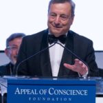 A Mario Draghi conferita onorificenza di “Statista dell’anno”
