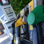 Giù i prezzi dei carburanti. Eni cala di 2 centesimi al litro