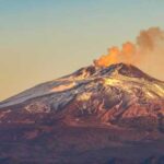 Allerta rossa attività esplosiva su vulcano Etna. Evento “non visibile”