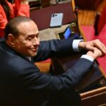 La Camera ricorda Berlusconi, M5S lo attacca. Forza Italia: “Sciacallaggio”