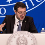 Salvini incalza Macron: “Mandare soldati europei fuori da confini è contro Europa”