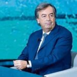 Covid. Burioni: “Il vaccino causa morti? Bugia. Virus contagiosissimo”