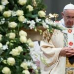 Epifania. Papa Francesco a San Pietro: “Vivere nella mondanità ci spegne”